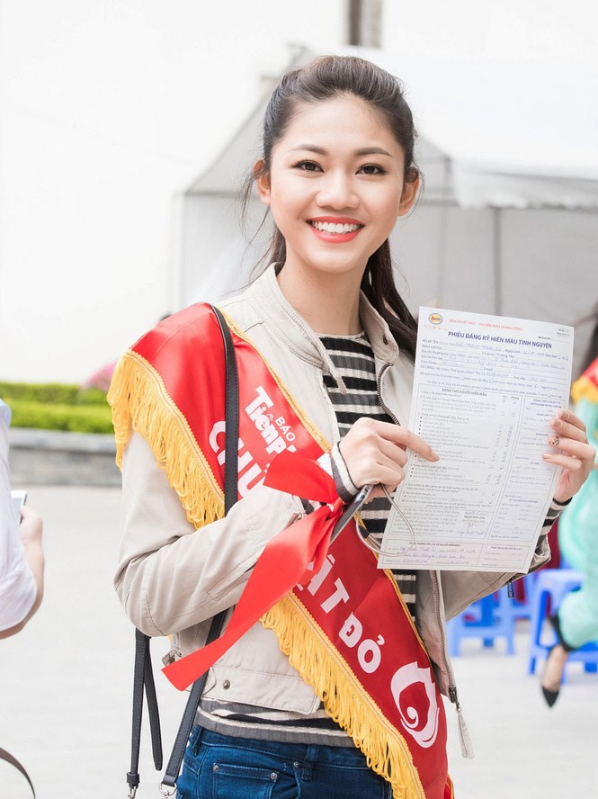 Hoa hậu, người đẹp tham gia Chủ Nhật Đỏ - ảnh 2