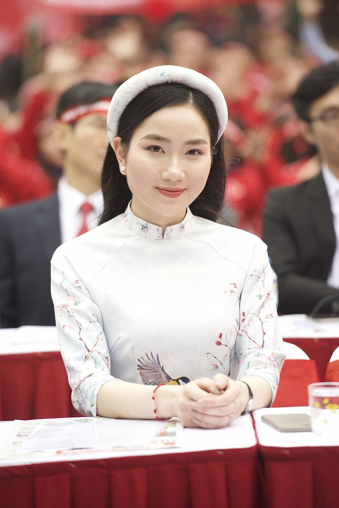 Ngọc Hân rạng rỡ hiến máu, hội ngộ Mỹ Linh tại Chủ Nhật Đỏ - ảnh 9