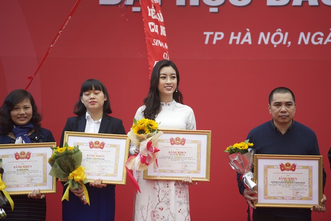 Ngọc Hân rạng rỡ hiến máu, hội ngộ Mỹ Linh tại Chủ Nhật Đỏ - ảnh 8
