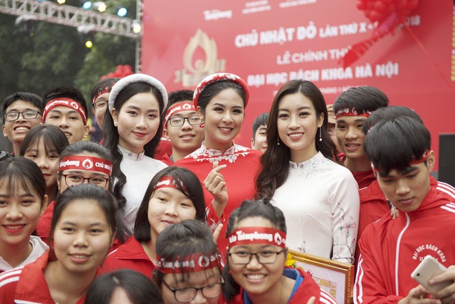 Ngọc Hân rạng rỡ hiến máu, hội ngộ Mỹ Linh tại Chủ Nhật Đỏ - ảnh 11