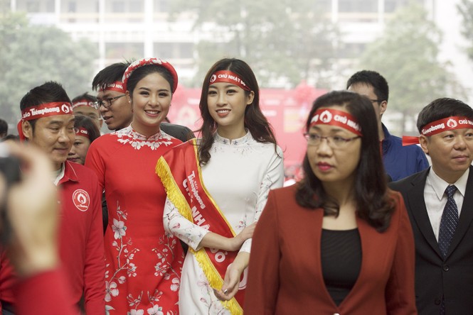 Ngọc Hân rạng rỡ hiến máu, hội ngộ Mỹ Linh tại Chủ Nhật Đỏ - ảnh 12