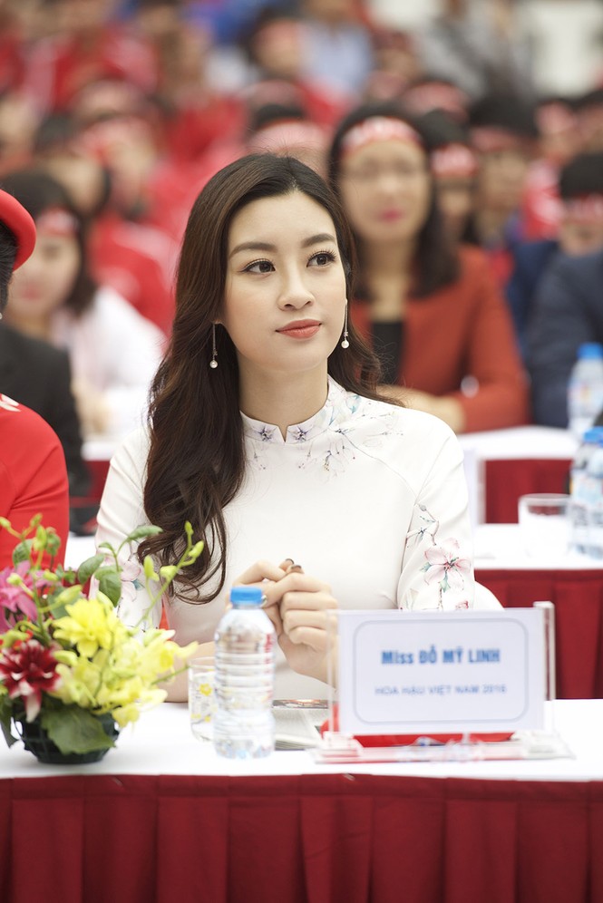 Ngọc Hân rạng rỡ hiến máu, hội ngộ Mỹ Linh tại Chủ Nhật Đỏ - ảnh 6