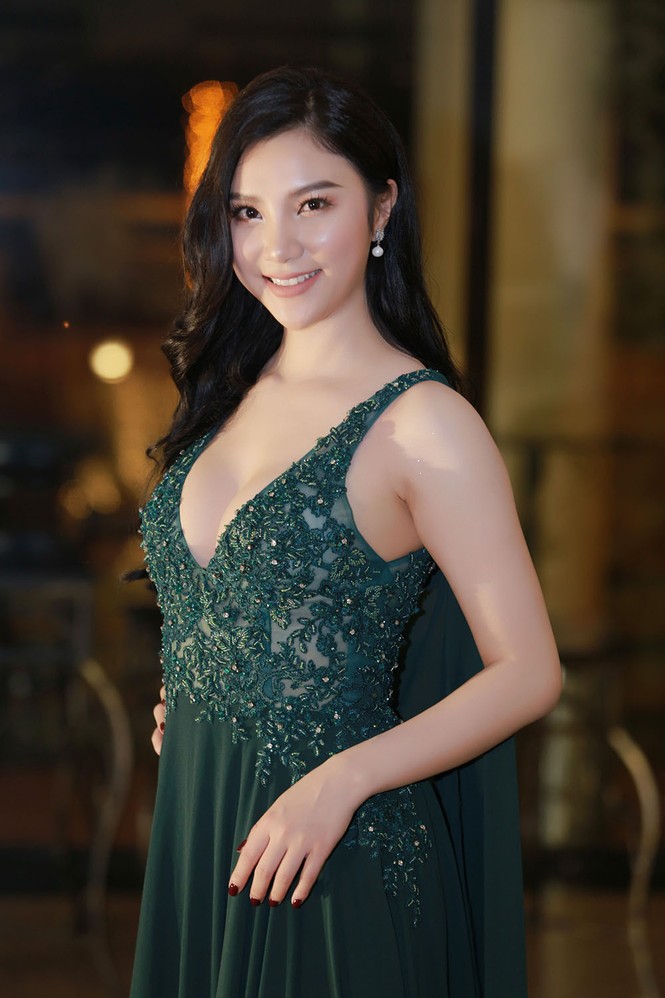 Bà xã Tuấn Hưng mặc váy đuôi cá khoe đường cong nóng bỏng - ảnh 6