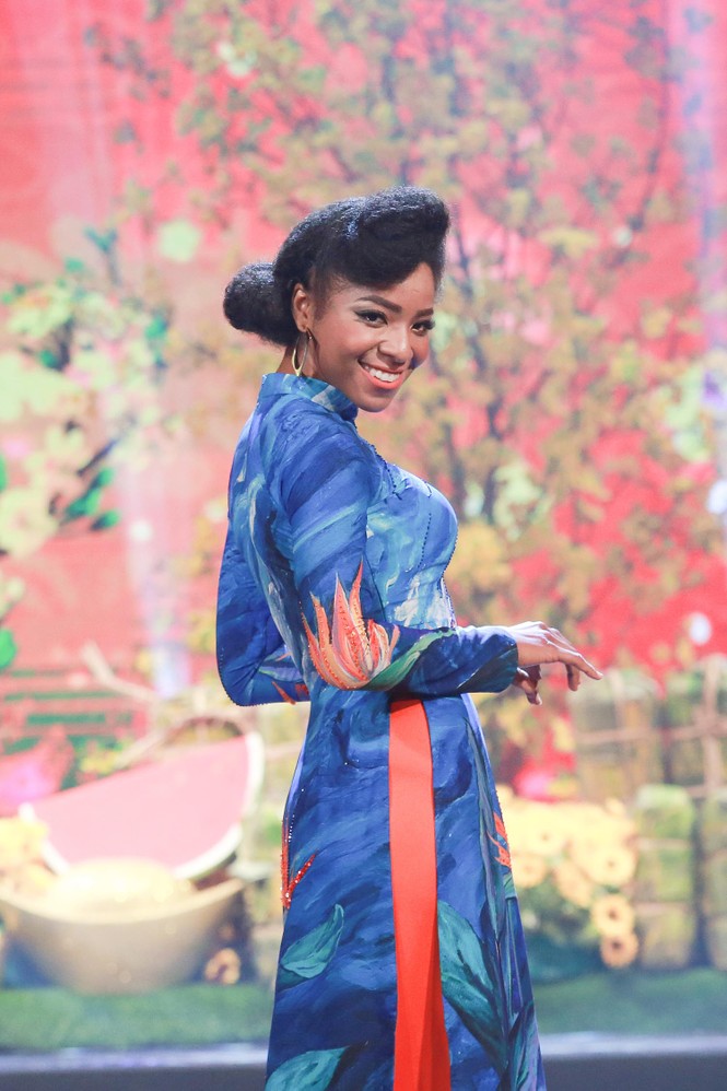H'Hen Niê mặc áo dài, lần đầu 'tái xuất' sàn catwalk sau đăng quang - ảnh 10