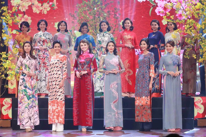 H'Hen Niê mặc áo dài, lần đầu 'tái xuất' sàn catwalk sau đăng quang - ảnh 12