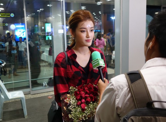 Huyền My xuất hiện đẹp quyến rũ, được truyền thông săn đón ở Myanmar - ảnh 10