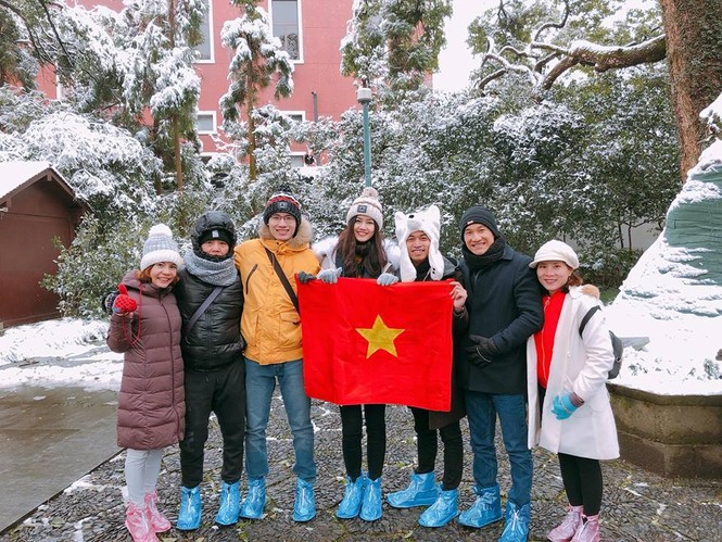 Thanh Tú hát ‘Như có Bác Hồ’, Mâu Thuỷ nhuộm tóc đỏ nếu U23 VN vô địch - ảnh 1