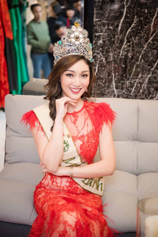 Diễm Hương hở bạo dưới tiết trời 10 độ, 'đọ sắc' Hoa hậu Trái đất 2017 - ảnh 8