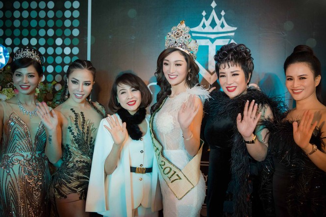 Diễm Hương hở bạo dưới tiết trời 10 độ, 'đọ sắc' Hoa hậu Trái đất 2017 - ảnh 12