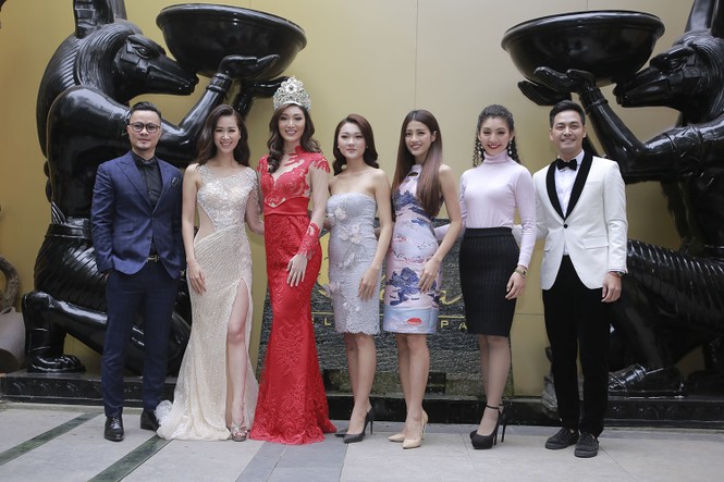 Hoa hậu Ngọc Hân, MC Phan Anh mặc áo dài đón Hoa hậu Trái đất 2017 - ảnh 12