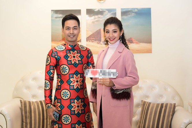 Hoa hậu Ngọc Hân, MC Phan Anh mặc áo dài đón Hoa hậu Trái đất 2017 - ảnh 11