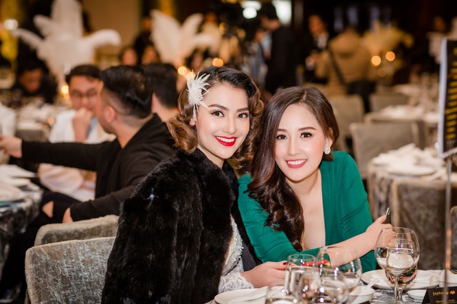 Mai Phương Thuý diện váy xẻ sâu khoe đường cong hút mắt giữa giá rét - ảnh 10