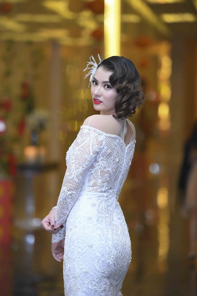Mai Phương Thuý diện váy xẻ sâu khoe đường cong hút mắt giữa giá rét - ảnh 5