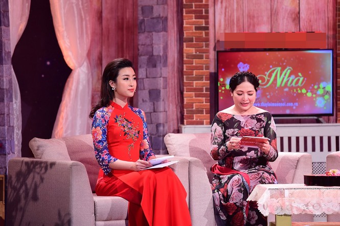 Hoa hậu Mỹ Linh khoe sắc với váy ren đỏ rực dẫn 'Thay lời muốn nói' - ảnh 5