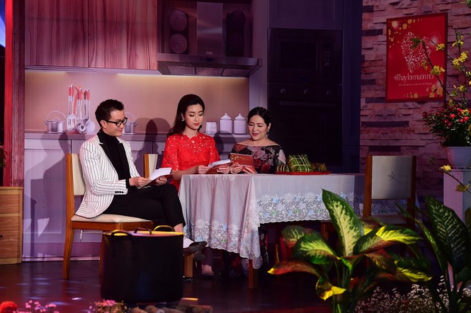 Hoa hậu Mỹ Linh khoe sắc với váy ren đỏ rực dẫn 'Thay lời muốn nói' - ảnh 7