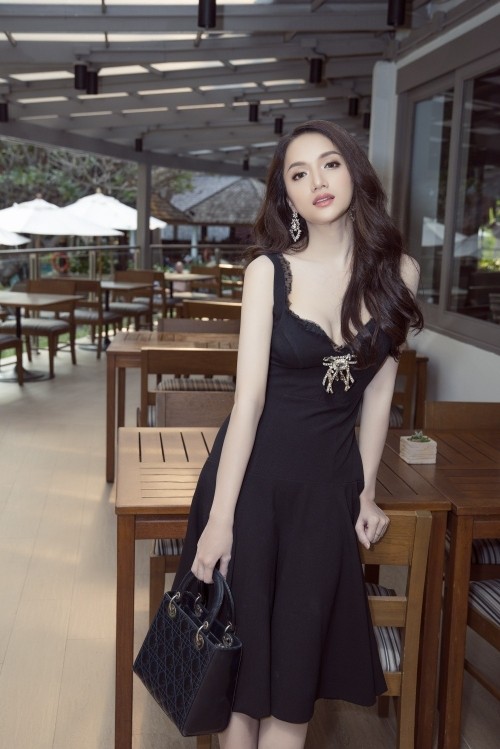 Hương Giang Idol chơi trội mặc trang phục dân tộc 55kg ở HH chuyển giới - ảnh 7
