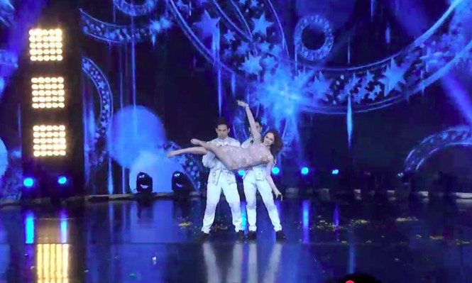 Dũng cảm hát live, Hương Giang Idol giành giải 'Hoa hậu tài năng' - ảnh 1