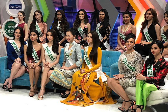 Sau giải tài năng, Hương Giang lại gây chú ý với tà áo dài Việt Nam - ảnh 2