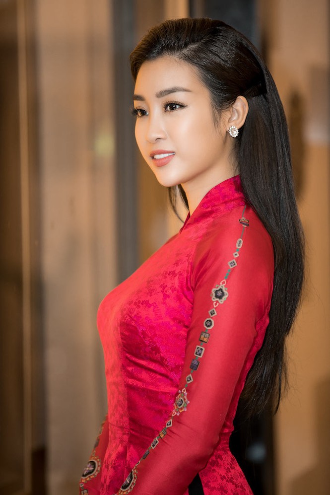 Hoa hậu Mỹ Linh diện áo dài đỏ rực, nổi bật bên 'soái ca' Hứa Vĩ Văn - ảnh 9