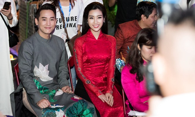 Hoa hậu Mỹ Linh diện áo dài đỏ rực, nổi bật bên 'soái ca' Hứa Vĩ Văn - ảnh 4