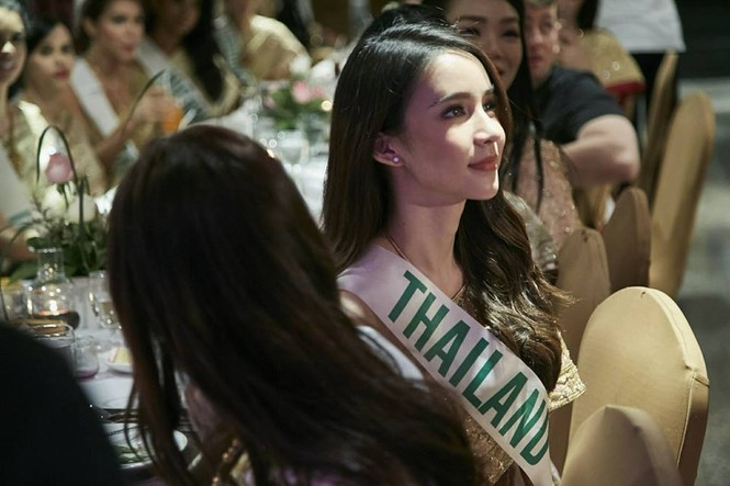 Hương Giang nổi bật với trang phục Thái, khoe giọng hát trên du thuyền - ảnh 6