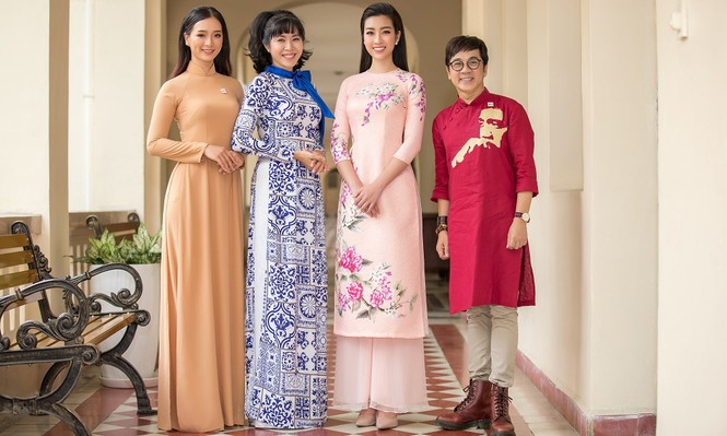 Hoa hậu Mỹ Linh mặc áo dài xinh đẹp giữa 'vòng vây' học sinh - ảnh 5