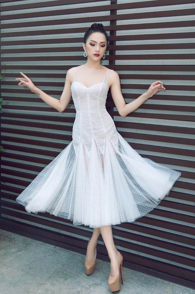 Fans vây kín Hương Giang Idol khi ra sân bay Thái Lan để về nước - ảnh 3