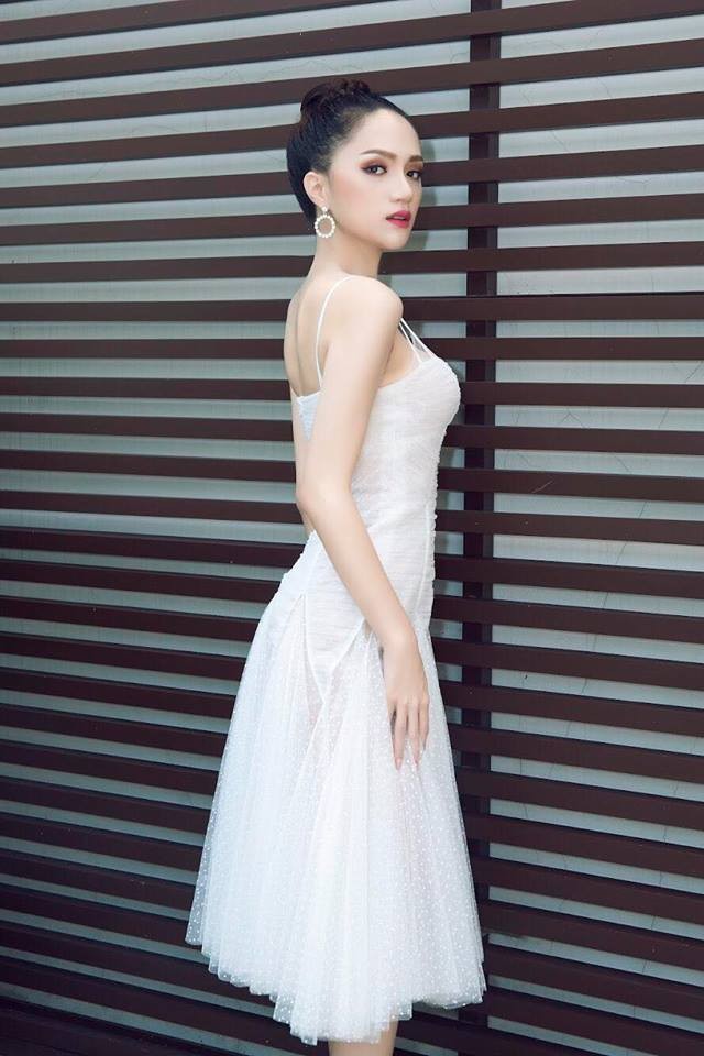 Fans vây kín Hương Giang Idol khi ra sân bay Thái Lan để về nước - ảnh 4
