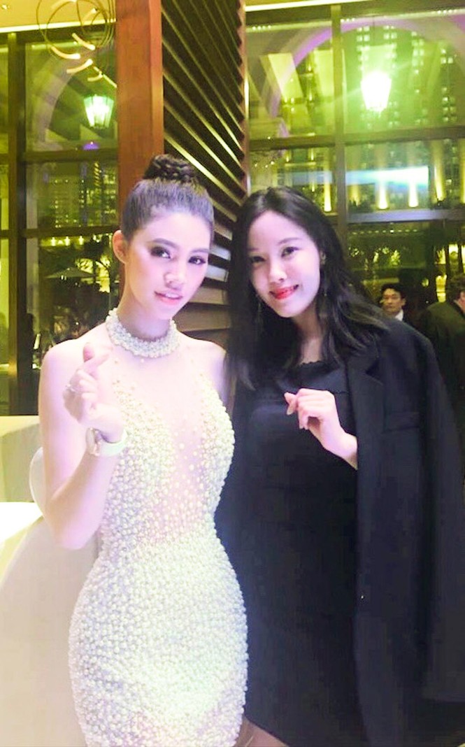 Jolie Nguyễn khoe vòng một gợi cảm bên Cổ Thiên Lạc trên thảm đỏ Macau - ảnh 9