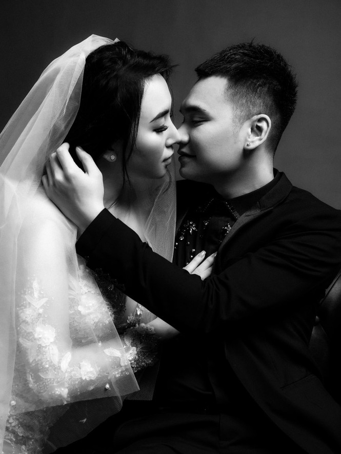 Khắc Việt tung ảnh cưới đen trắng bên vợ DJ nóng bỏng trước 'giờ G' - ảnh 2