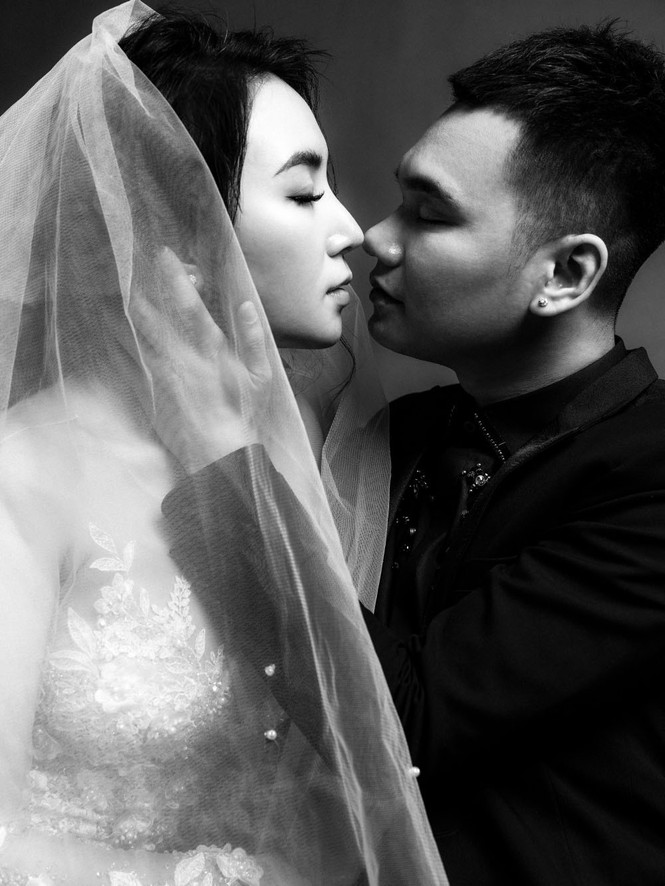 Khắc Việt tung ảnh cưới đen trắng bên vợ DJ nóng bỏng trước 'giờ G' - ảnh 5