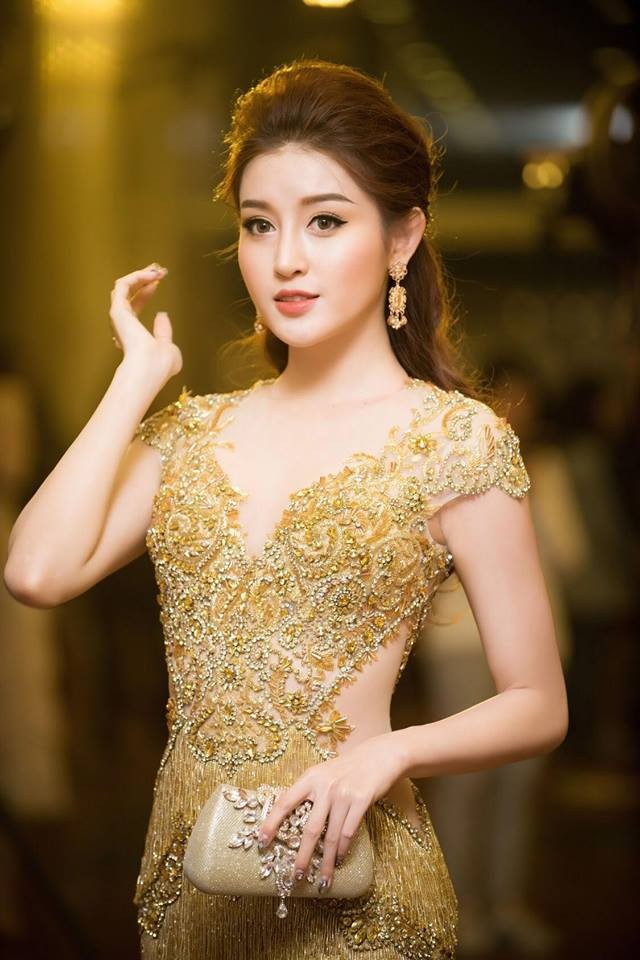 Á hậu Huyền My, Thanh Tú đọ nhan sắc 'nữ thần' trên thảm đỏ - ảnh 3