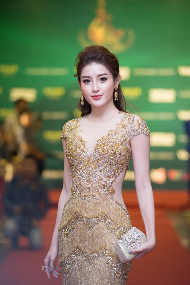 Á hậu Huyền My, Thanh Tú đọ nhan sắc 'nữ thần' trên thảm đỏ - ảnh 2