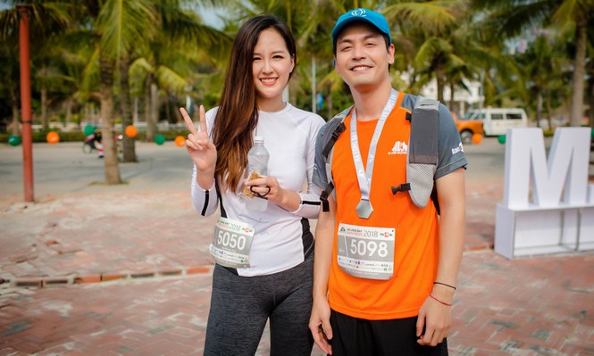 Mai Phương Thuý mặc đồ thể thao quyến rũ, chạy bộ cùng MC Phan Anh - ảnh 8