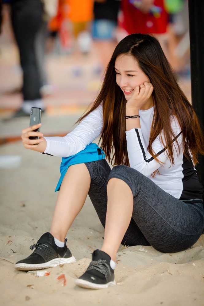 Mai Phương Thuý mặc đồ thể thao quyến rũ, chạy bộ cùng MC Phan Anh - ảnh 10