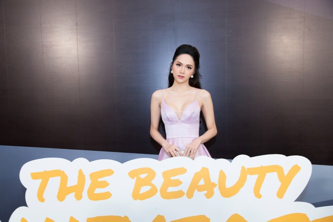 Hương Giang Idol khoe vòng một táo bạo, 'đọ sắc' cùng H'Hen Niê - ảnh 8