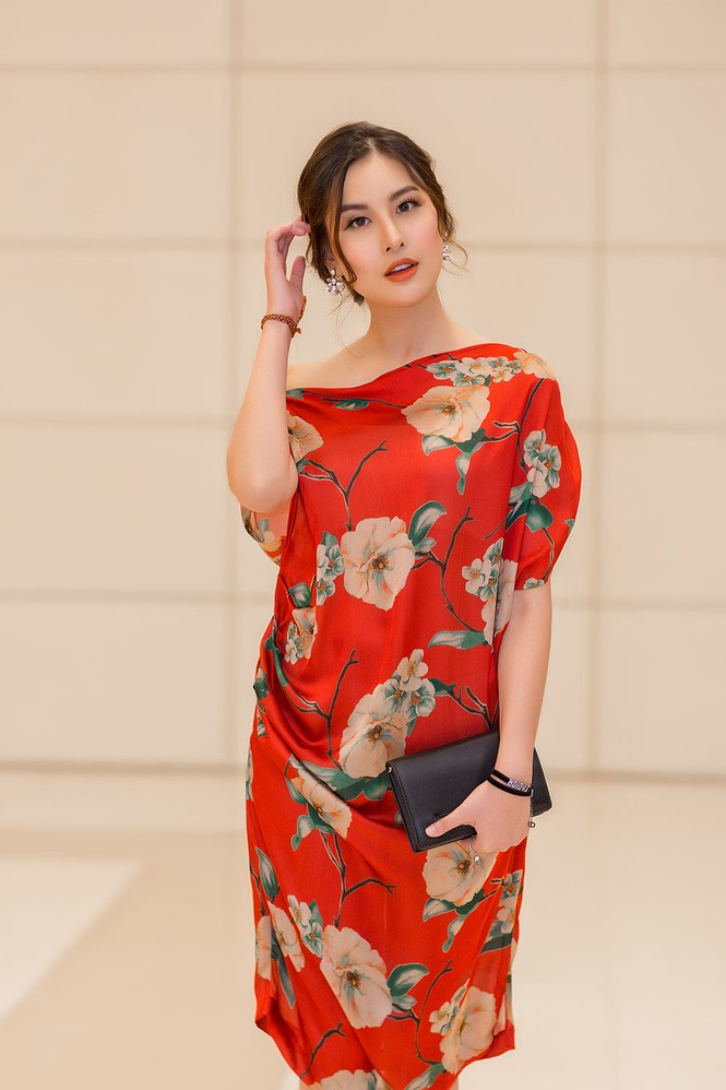 Hà Lade mặc váy hoa lệch vai rực rỡ, 'đọ sắc' cùng Hoa hậu H'Hen Niê - ảnh 3