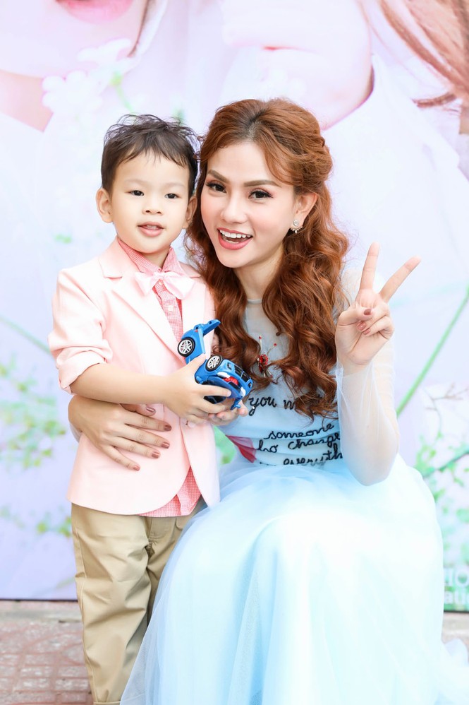 Ngỡ ngàng nhan sắc hiện tại của nhóm Mây Trắng đình đám một thời - ảnh 2