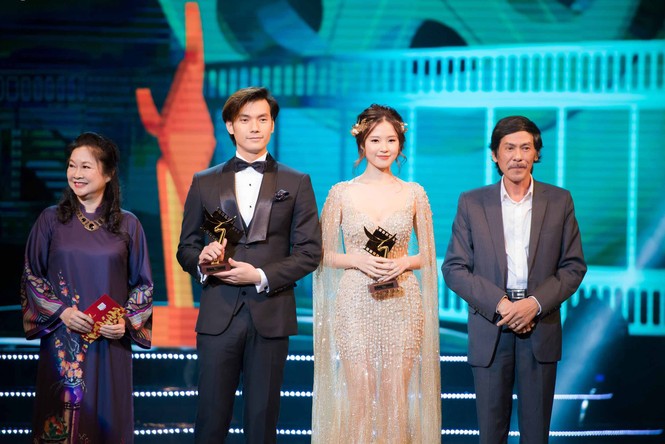 Midu đẹp tựa 'nữ thần', đọ sắc Top 10 HHHV Ngọc Nữ trên thảm đỏ - ảnh 11