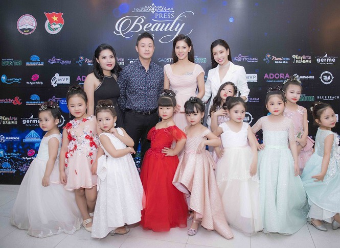 MC Phan Anh và 'bà trùm hoa hậu' ngồi ghế nóng Miss Báo chí - ảnh 1