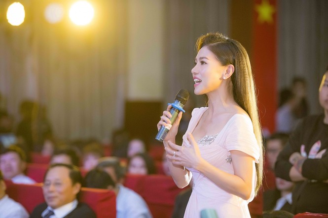 MC Phan Anh và 'bà trùm hoa hậu' ngồi ghế nóng Miss Báo chí - ảnh 7