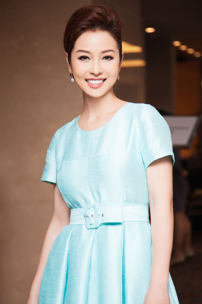 Jennifer Phạm trẻ đẹp ngỡ ngàng ở tuổi 34 khiến nhiều đàn em nể phục - ảnh 1