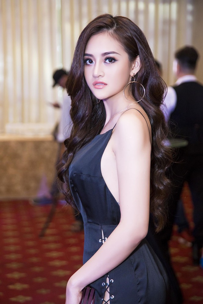'Bỏng mắt' với vẻ gợi cảm táo bạo của Thuỳ Anh 'Bộ tứ 10A8' ngày nào - ảnh 4