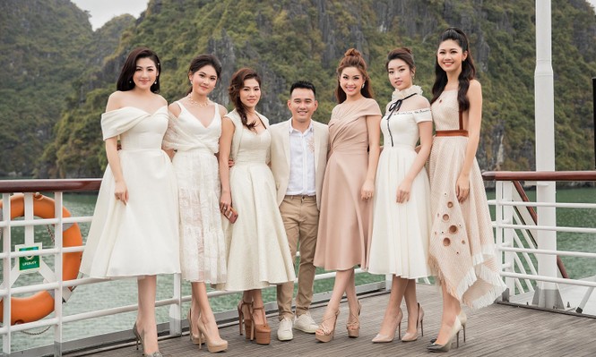 Dàn Hoa, Á hậu 'đổ bộ' du thuyền 5 sao ở Hạ Long xem thời trang - ảnh 15