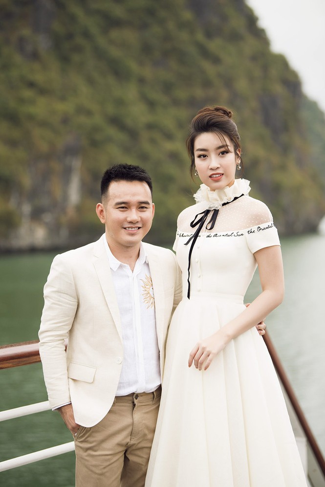 Dàn Hoa, Á hậu 'đổ bộ' du thuyền 5 sao ở Hạ Long xem thời trang - ảnh 1