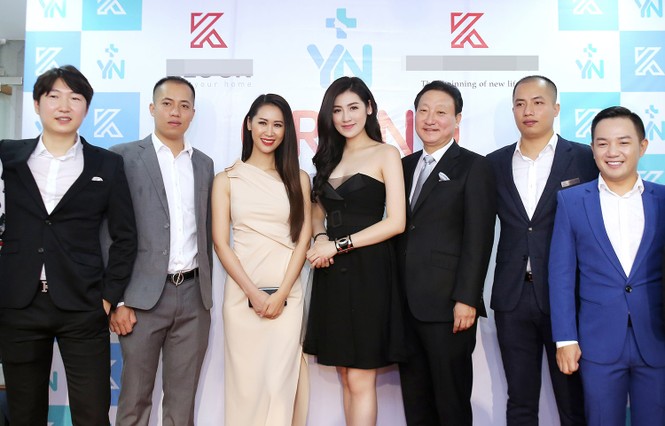 Á hậu Tú Anh đẹp rạng rỡ với đầm cúp ngực, khoe vai trần gợi cảm - ảnh 7