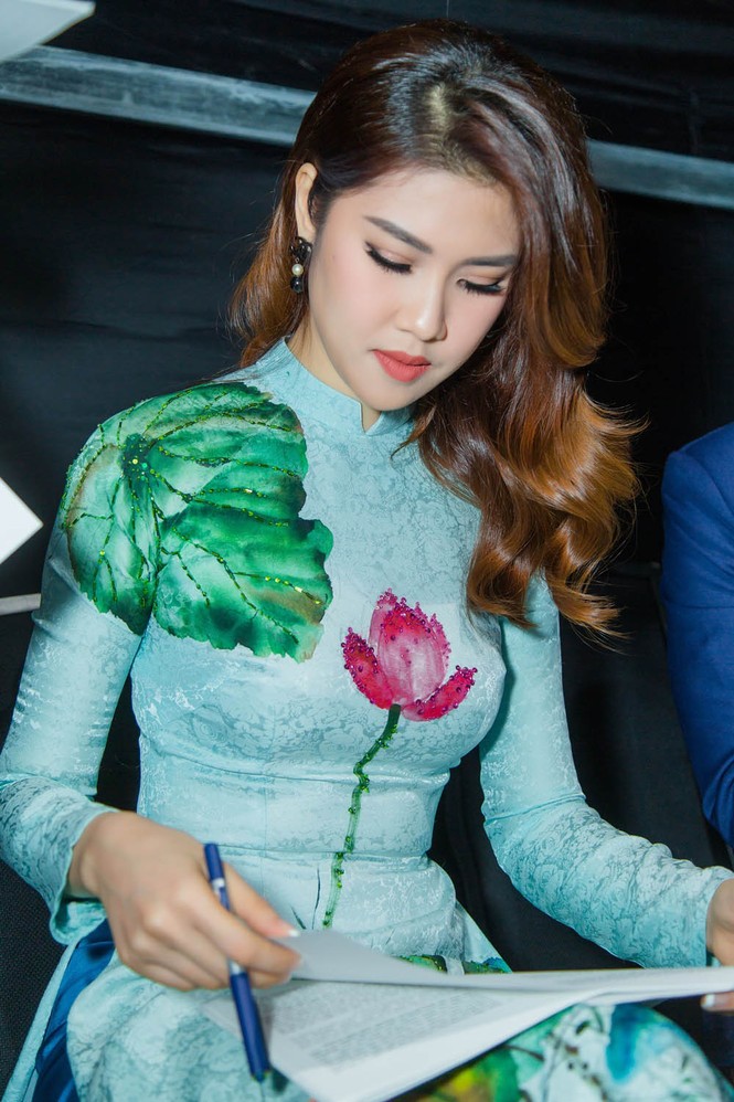 Thu Hằng vẫn sở hữu body 'đồng hồ cát' sau 16 năm đăng quang Siêu mẫu - ảnh 7