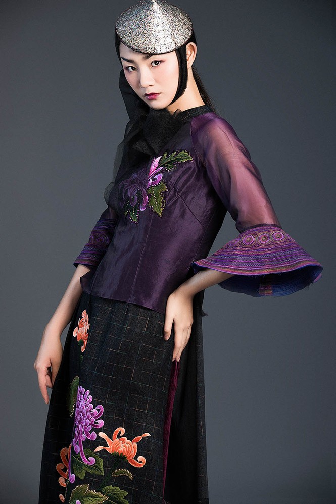 Trà My Next Top Model ma mị với bộ sưu tập áo dài chất liệu thổ cẩm - ảnh 2