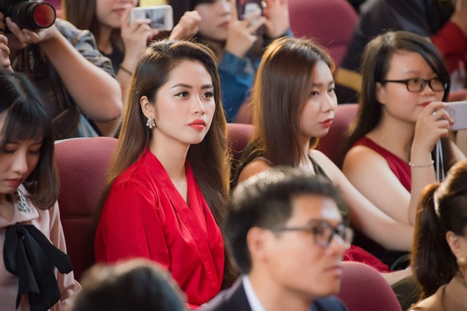 Xuất hiện các hotgirl xinh đẹp trong tour tuyển sinh Hoa hậu VN 2018 - ảnh 7