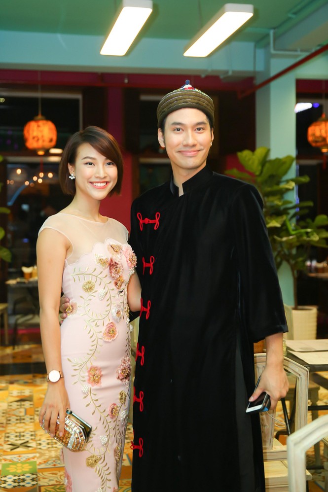 Hà Hồ tay trong tay với Kim Lý sau nụ hôn gây tranh cãi trên sân khấu - ảnh 6